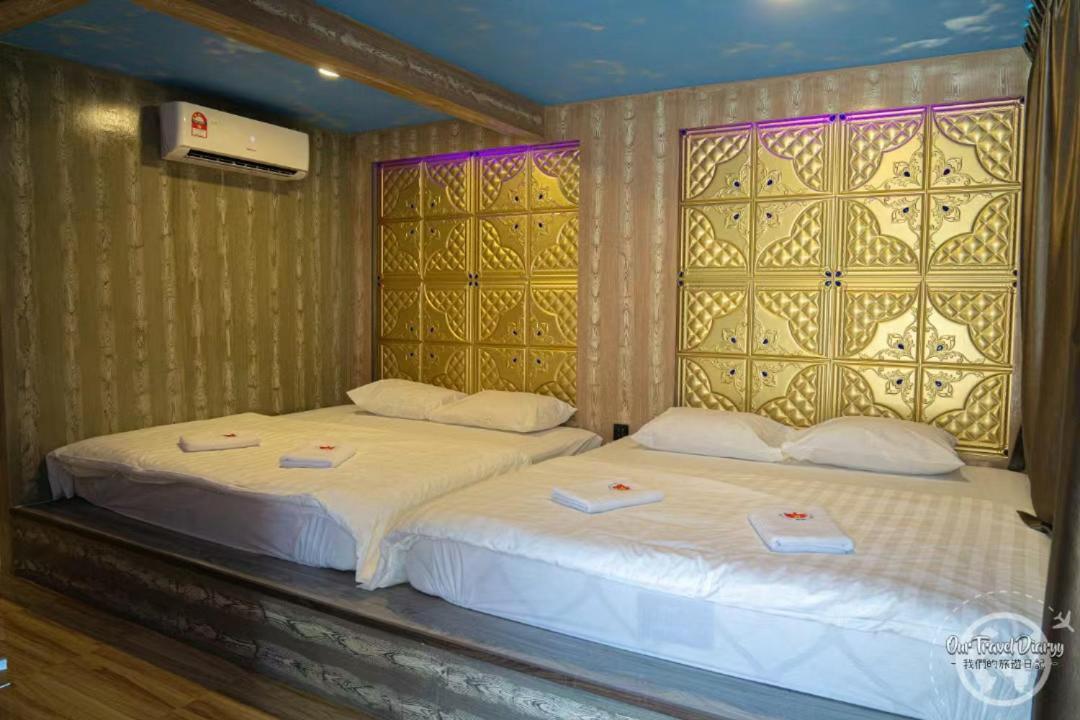 Mangrove Floating Chalet Kukup Esterno foto