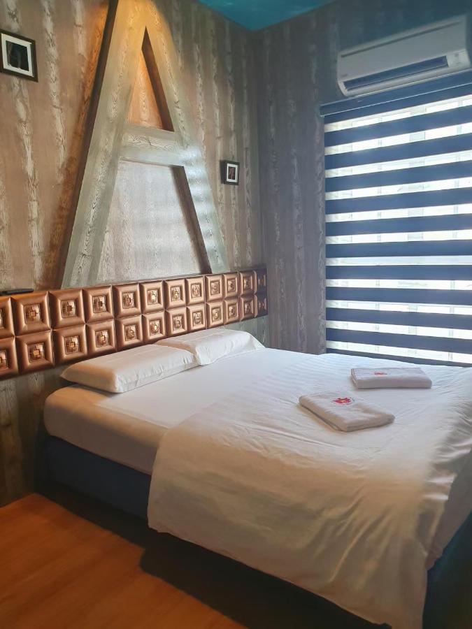 Mangrove Floating Chalet Kukup Esterno foto