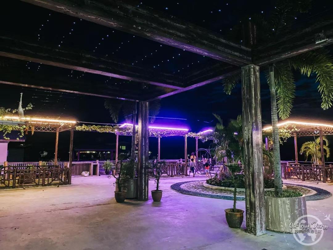 Mangrove Floating Chalet Kukup Esterno foto